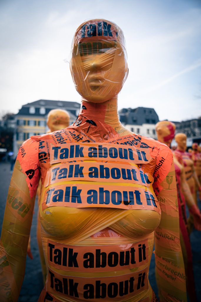 Symbole des femmes pour prendre la parole au sujet des violences